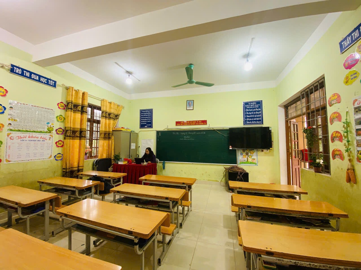 Trường học vùng cao Lạng Sơn đồng loạt "chuyển trạng thái" để chống rét- Ảnh 1.