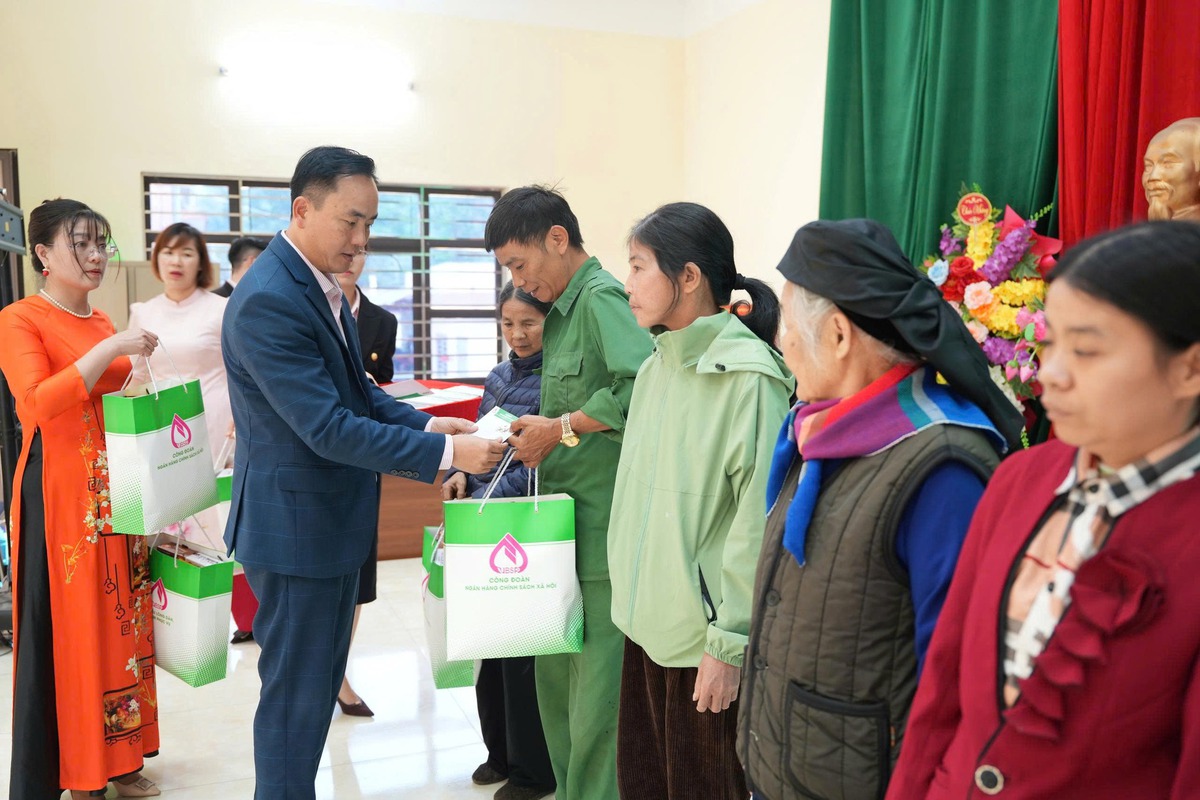 Đưa “Xuân yêu thương - Tết sẻ chia” đến với người nghèo- Ảnh 1.