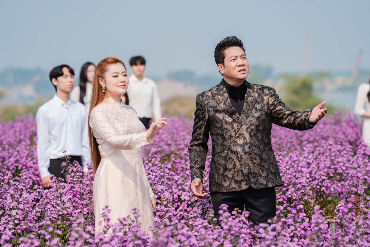 NSND Quốc Hưng và Sao Mai Thu Hằng trong MV "Đất nước hôm nay"