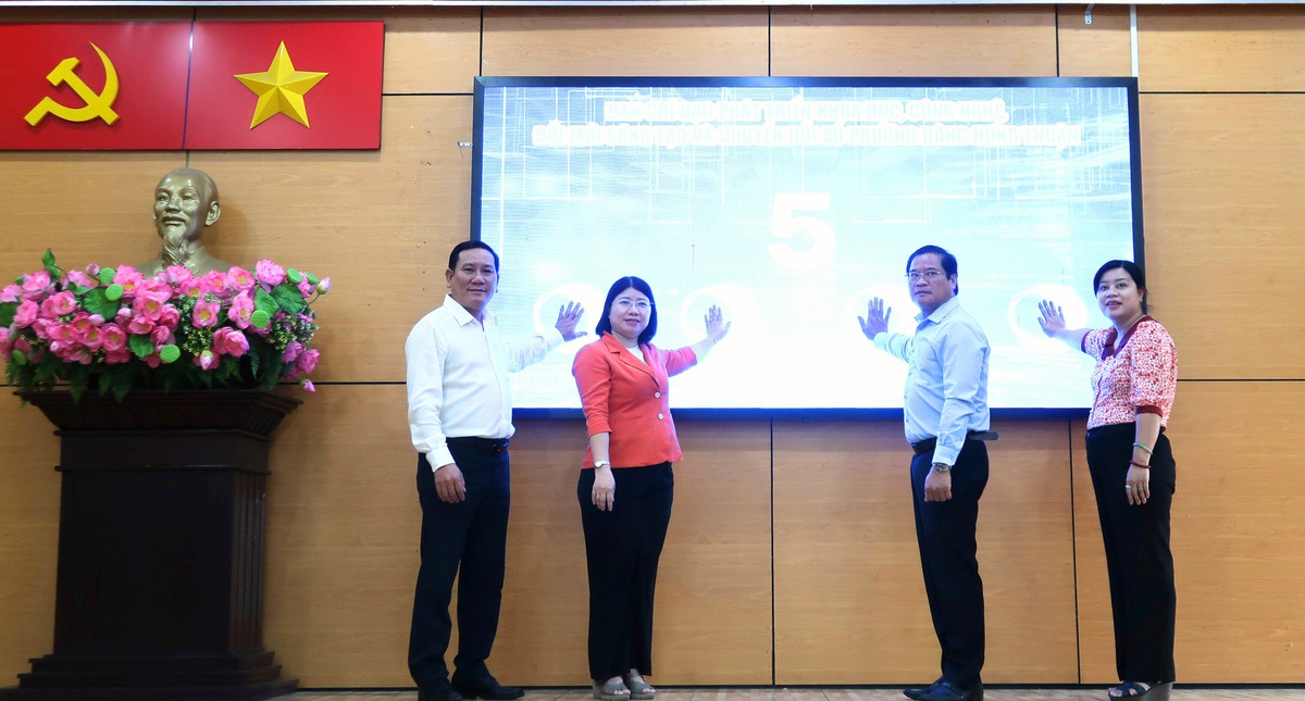 Đẩy mạnh "Bình dân học vụ số" qua những "đại sứ số" khu phố ở TPHCM- Ảnh 1.