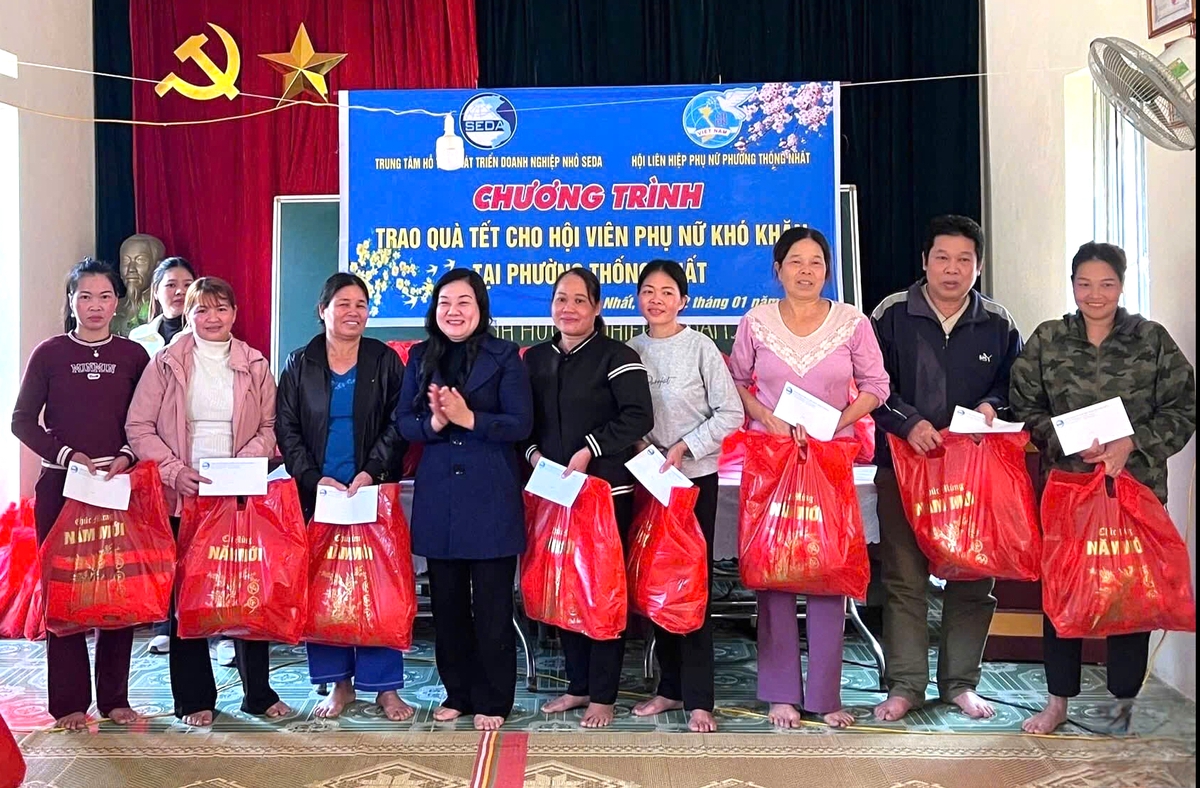 Phụ nữ Phú Thọ mang “Gian hàng 0 đồng”, Tết nghĩa tình đến với phụ nữ, trẻ em khó khăn- Ảnh 2.