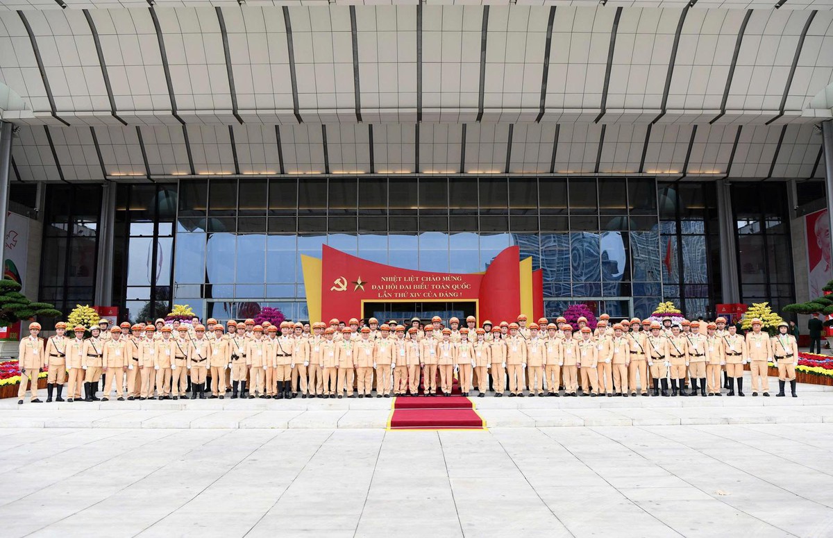 CSGT hoàn thành xuất sắc nhiệm vụ, bảo đảm tuyệt đối an toàn giao thông phục vụ Đại hội XIV của Đảng- Ảnh 1.