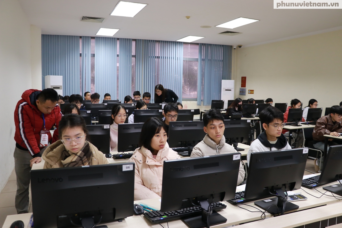 Tuyển sinh đại học 2026: Bên trong phòng thi đánh giá tư duy ở ĐH Bách khoa Hà Nội- Ảnh 1.