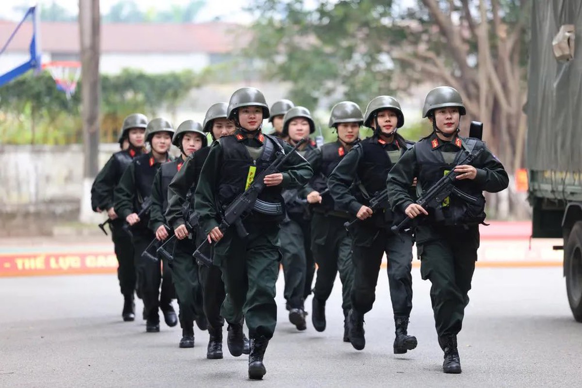 Những nữ chiến sĩ Công an quả cảm góp phần vào thành công của Đại hội Đảng XIV - Ảnh 8.