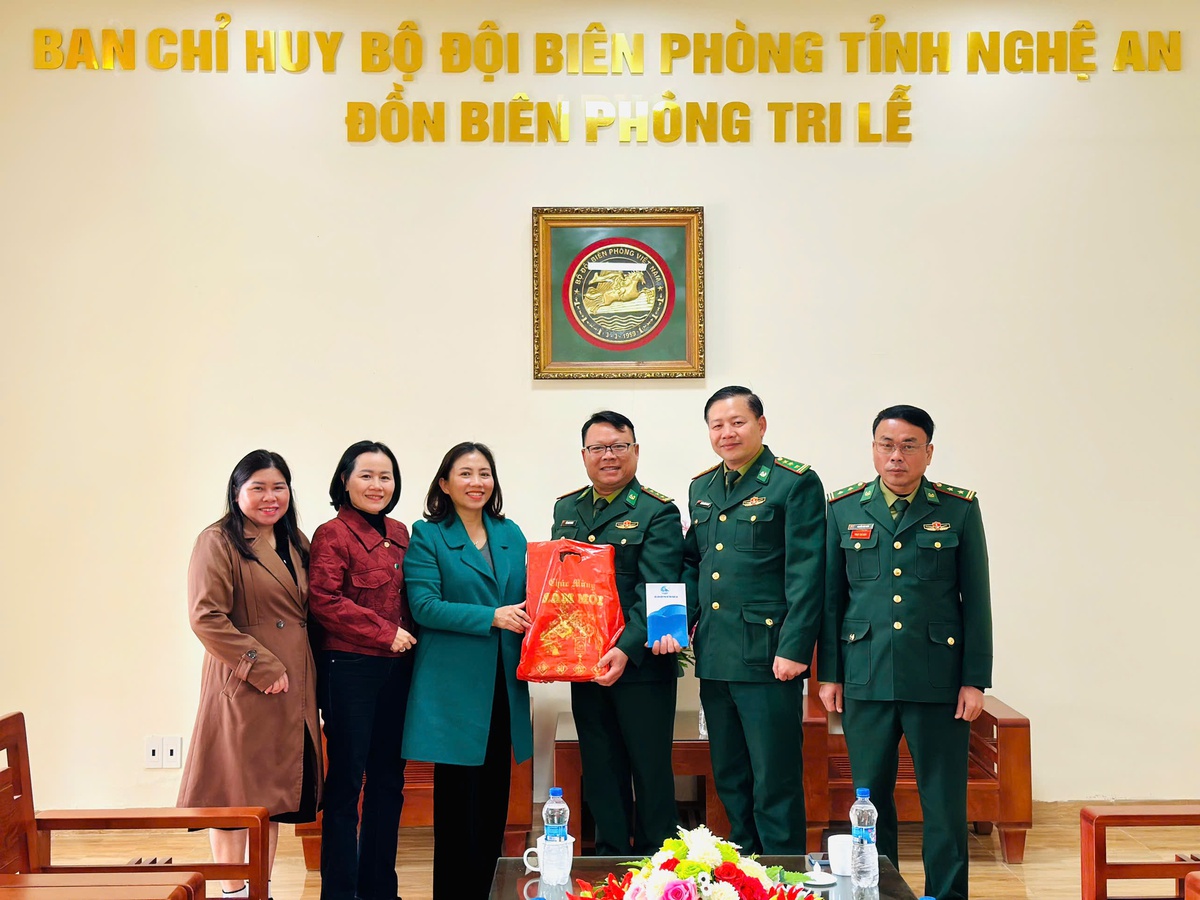 Hội LHPN tỉnh Nghệ An trao quà Tết cho phụ nữ vùng biên có hoàn cảnh khó khăn- Ảnh 3.