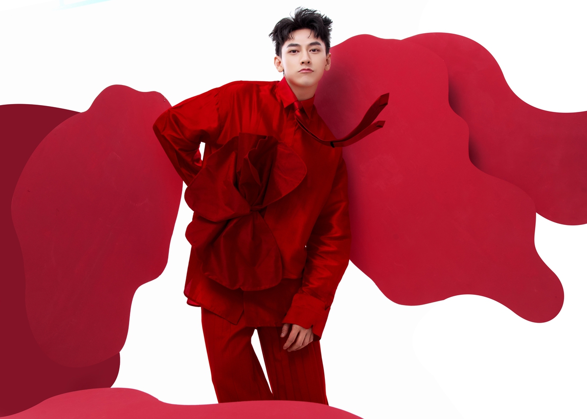 Isaac gửi gắm qua ca khúc "Hơn ngàn mùa xuân" lời nhắn nhủ: Gia đình luôn là điều quý giá nhất