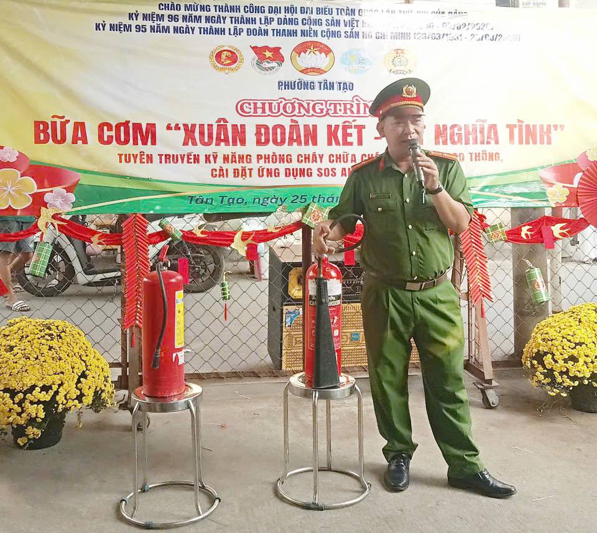 Ấm áp bữa cơm "Xuân đoàn kết - Tết nghĩa tình" tại khu trọ công nhân- Ảnh 2.