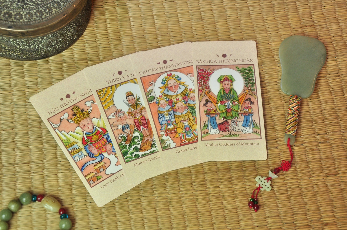 Tarot Sông núi nước Nam được thể hiện qua 80 bức tranh với bút pháp mỹ thuật truyền thống và những chi tiết biểu trưng mang đậm dấu ấn văn hoá xưa. Ảnh: NVCC