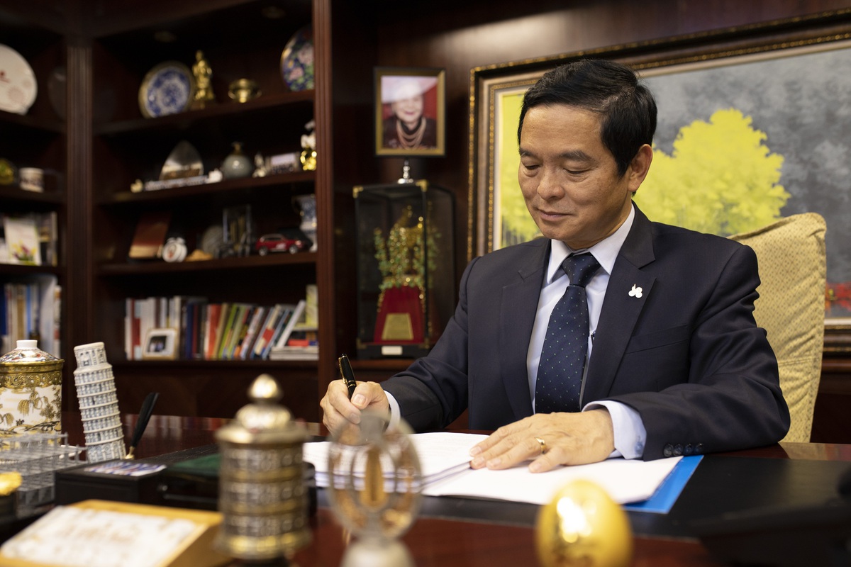 Chủ tịch Tập đoàn Hòa Bình: Thị trường bất động sản khởi sắc, ngành xây dựng chịu áp lực kép- Ảnh 1.