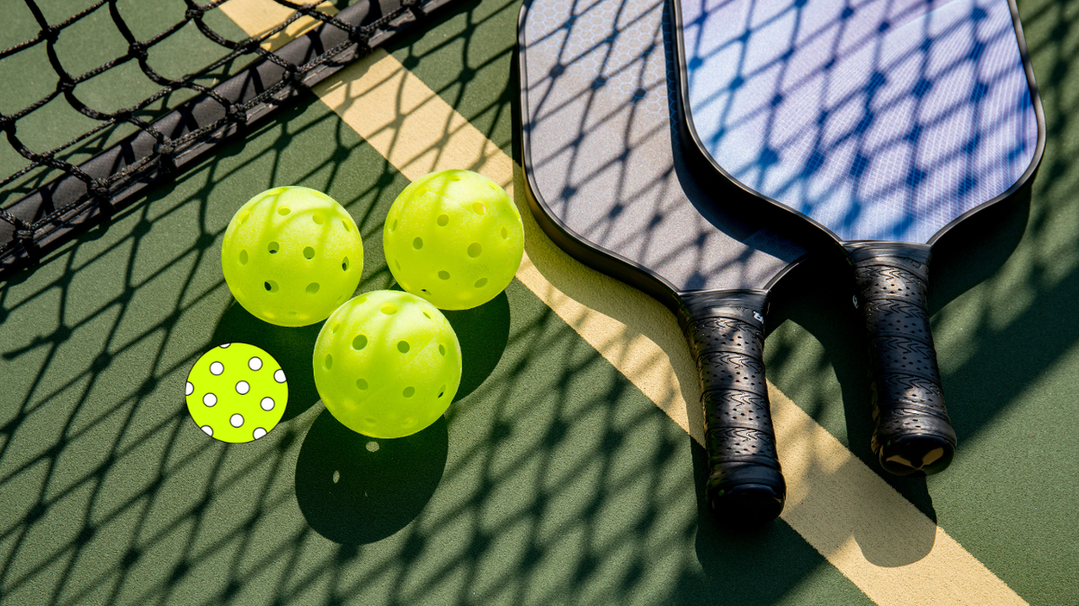 Chơi pickleball có gây vỡ túi ngực? Cần nhìn nhận đúng bản chất y khoa- Ảnh 2.