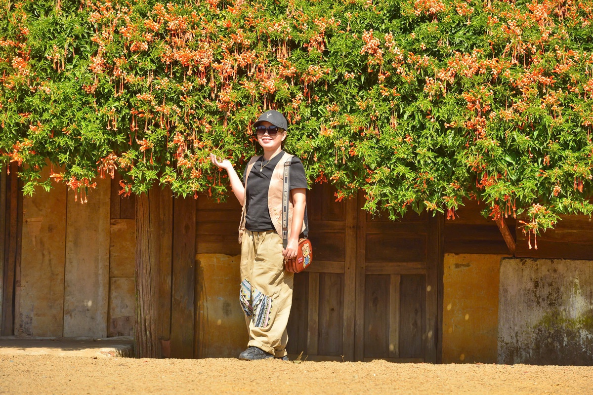 Người đàn ông 42 năm gìn giữ "ngôi nhà hoa xác pháo"- Ảnh 2.