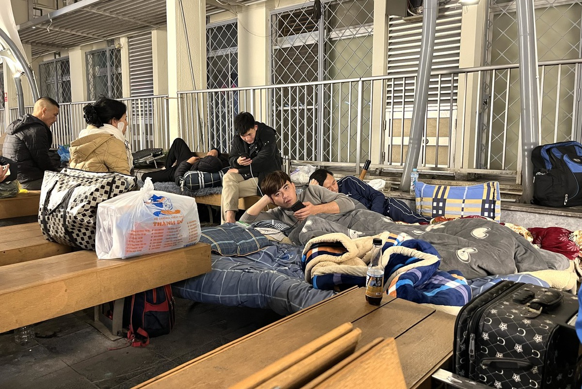 Gồng mình nơi hành lang bệnh viện tuyến cuối- Ảnh 2.