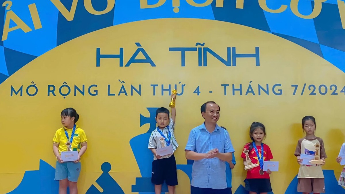 Cô bé lớp 3 sở hữu hơn 90 huy chương, giấy khen được mẹ dạy như thế nào?- Ảnh 8.