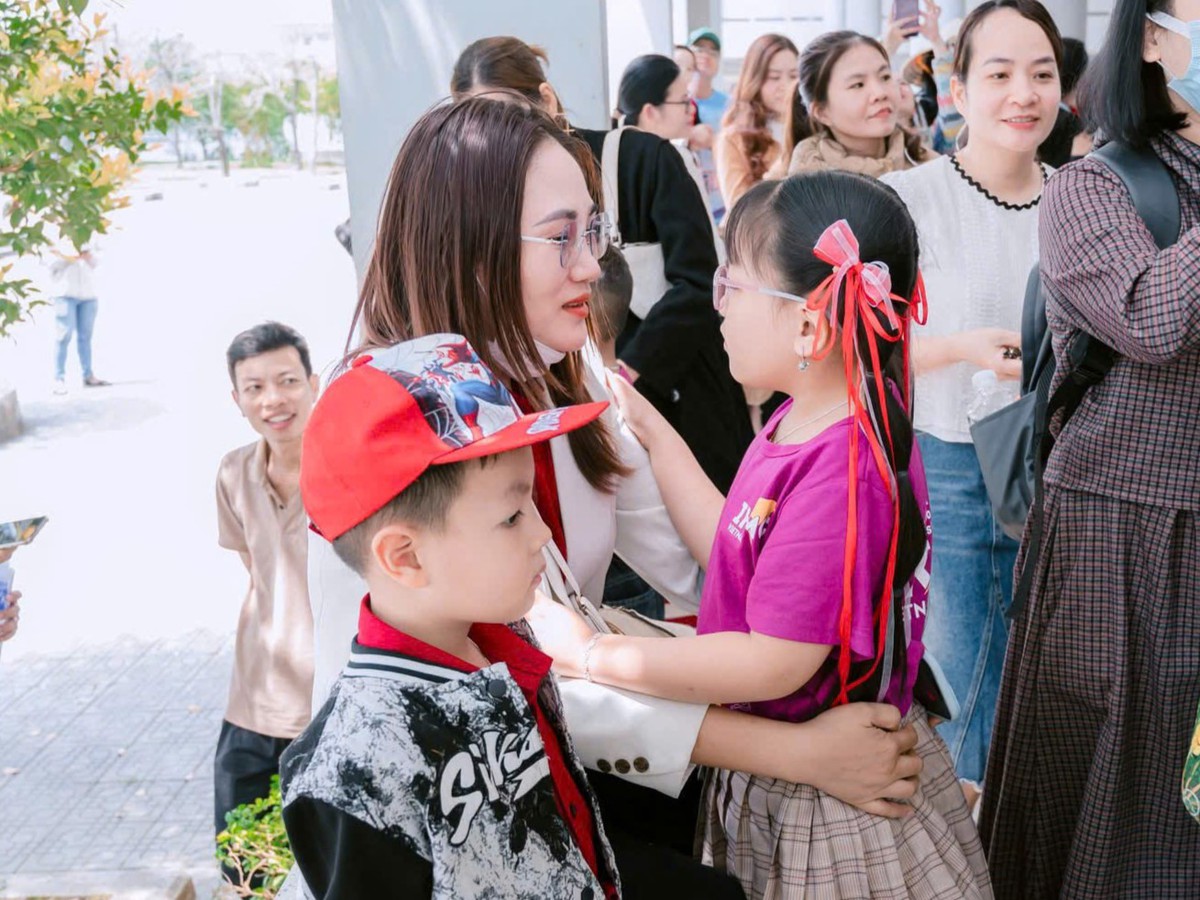 Cô bé lớp 3 sở hữu hơn 90 huy chương, giấy khen được mẹ dạy như thế nào?- Ảnh 5.