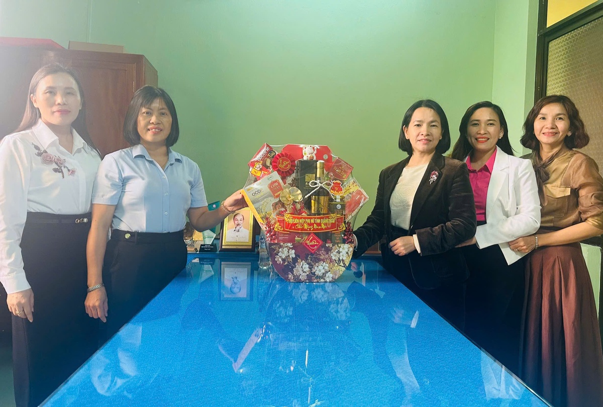 Hội LHPN tỉnh Quảng Ngãi mang mùa xuân ấm áp đến các gia đình chính sách, con đỡ đầu- Ảnh 2. Hội LHPN tỉnh Quảng Ngãi mang mùa xuân ấm áp đến các gia đình chính sách, con đỡ đầu- Ảnh 2.