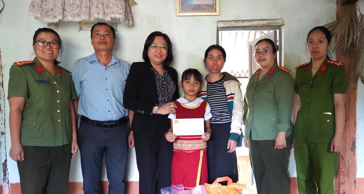 “Xuân yêu thương” cho phụ nữ, trẻ em Gia Rai, Rơ Ngao ở Quảng Ngãi- Ảnh 2.