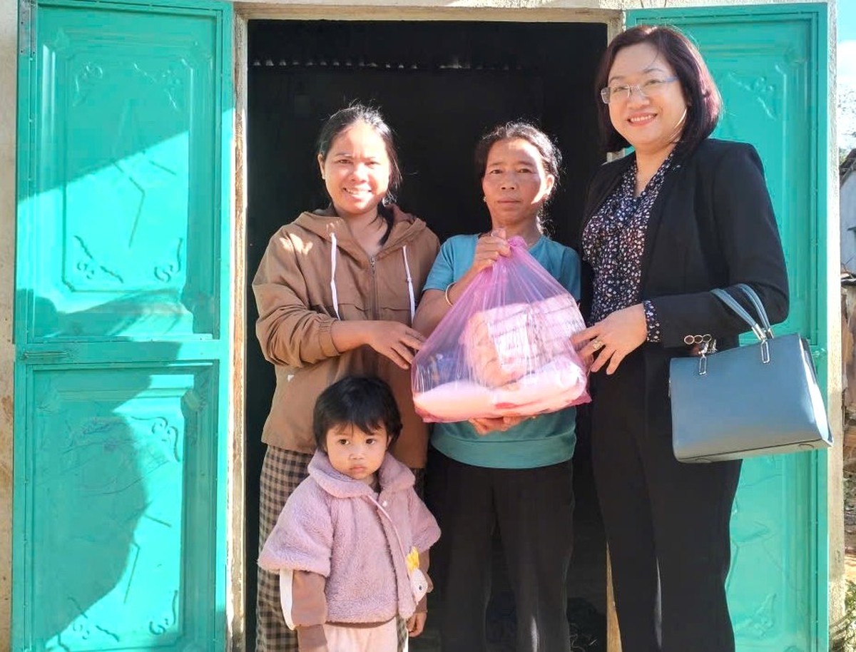 “Xuân yêu thương” cho phụ nữ, trẻ em Gia Rai, Rơ Ngao ở Quảng Ngãi- Ảnh 1.