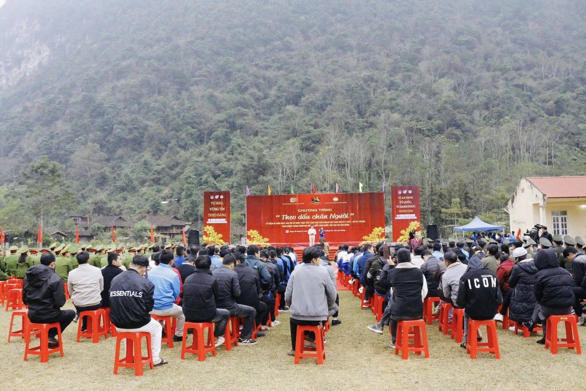 "Theo dấu chân Người" - chương trình lan tỏa giá trị nhân văn- Ảnh 2.