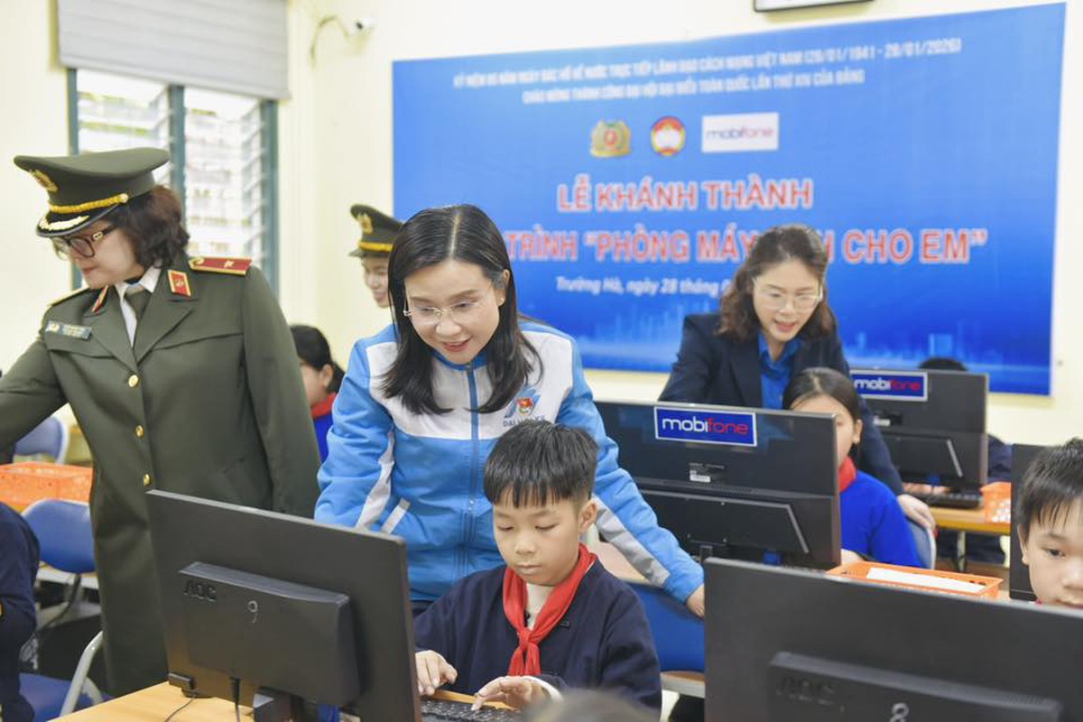 "Theo dấu chân Người" - chương trình lan tỏa giá trị nhân văn- Ảnh 5.