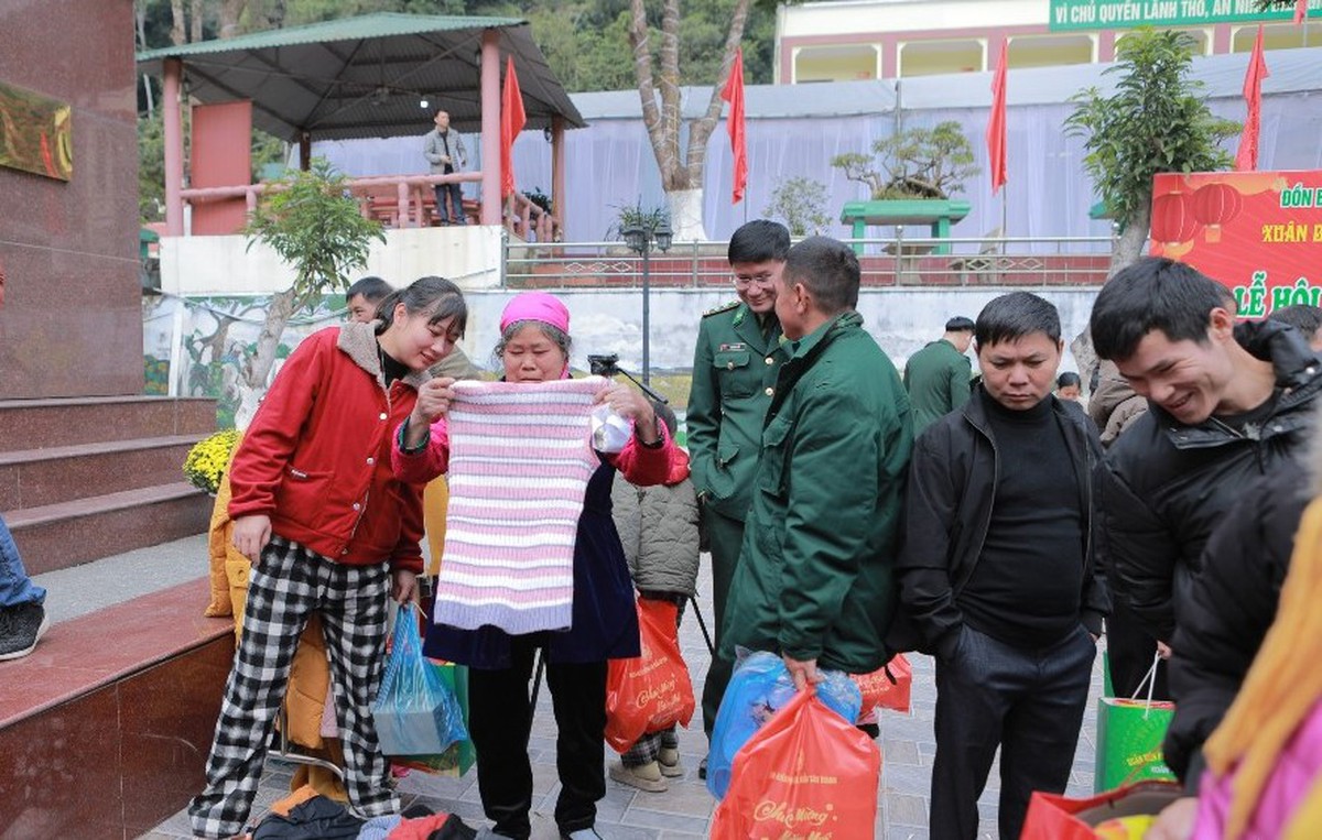 Chung sức chăm lo người dân vùng biên đón Tết- Ảnh 3.