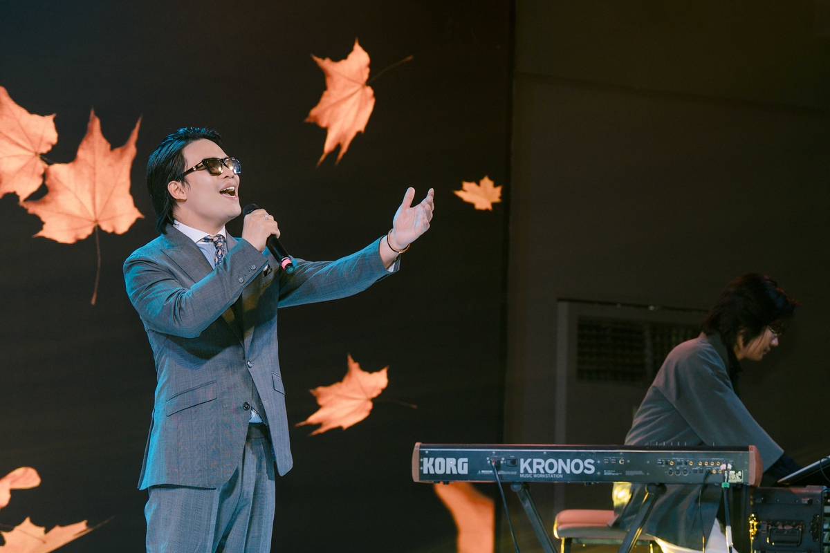 Dương Trường Giang thể hiện ca khúc do mình sáng tác