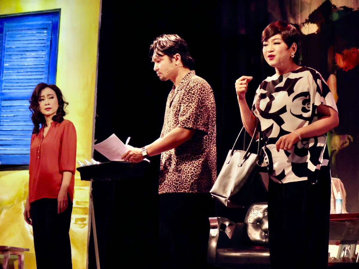 Diễn viên Maika, con gái nghệ sĩ Kim Tử Long (bìa phải) nhận nhiều lời khen của khán giả với vai Hạnh, một người phụ nữ sắc sảo, dữ dằn và đầy nỗi ê chề khi có chồng ngoại tình. Ảnh: Hồ Lam