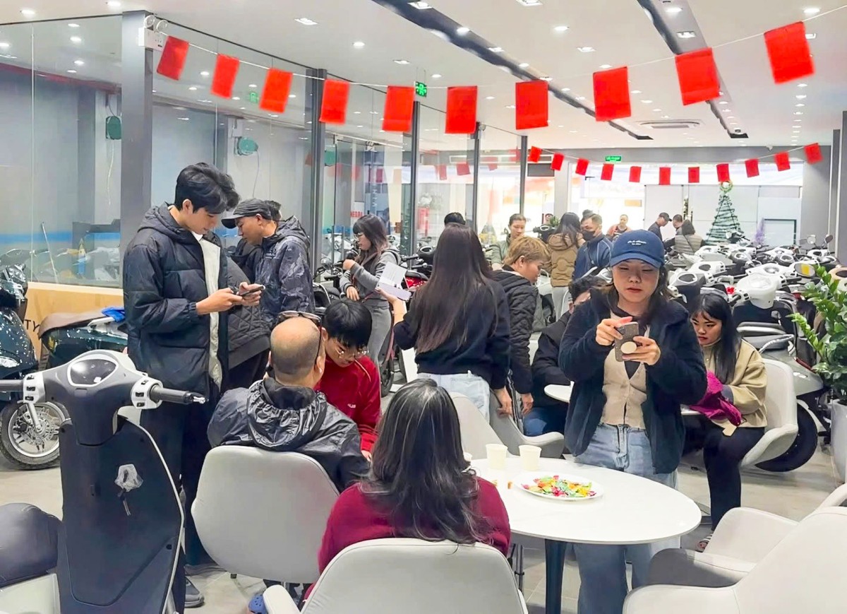 Doanh thu gần 100 tỷ đồng/năm, chủ chuỗi showroom tiết lộ lý do khách tin tưởng xe điện VinFast- Ảnh 3.