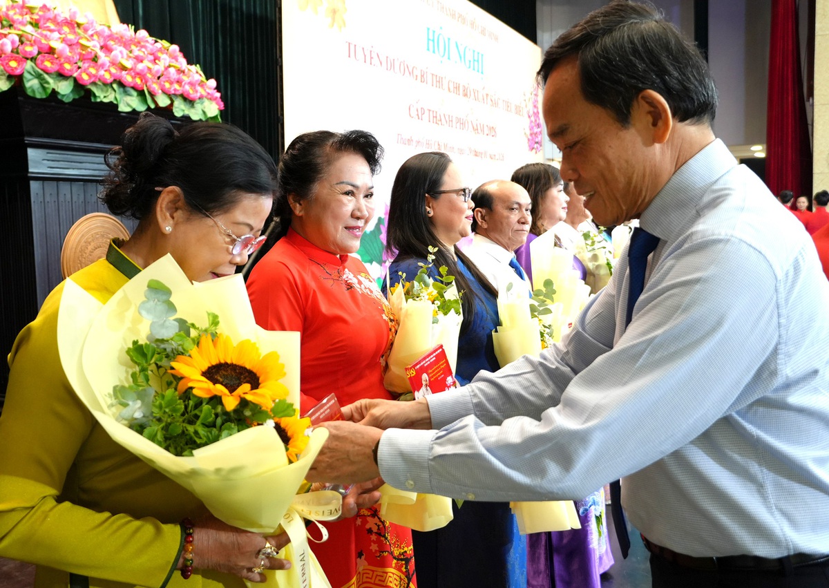 TPHCM tuyên dương 233 Bí thư chi bộ xuất sắc tiêu biểu- Ảnh 1.