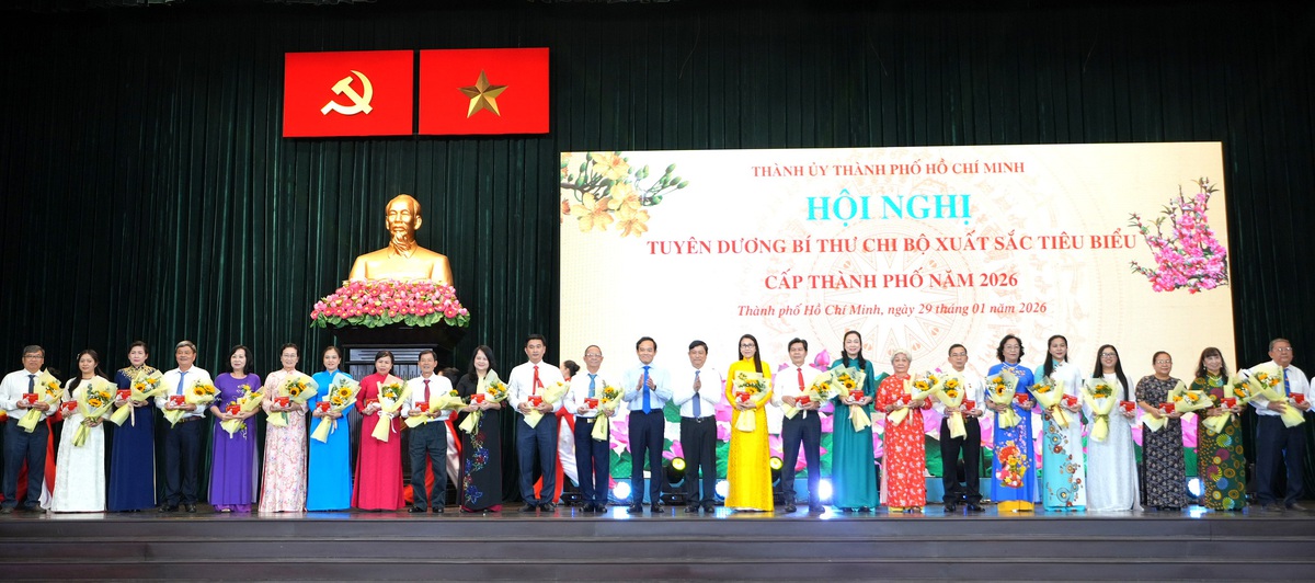 TPHCM tuyên dương 233 Bí thư chi bộ xuất sắc tiêu biểu- Ảnh 3.