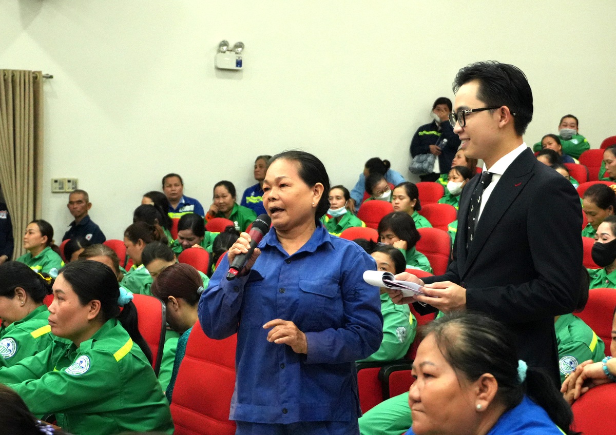 Hội LHPN TPHCM tặng 500 phần quà Tết cho nữ công nhân môi trường- Ảnh 3. Hội LHPN TPHCM tặng 500 phần quà Tết cho nữ công nhân môi trường- Ảnh 3.