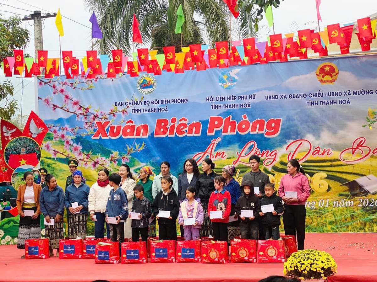 "Xuân biên phòng - Ấm lòng dân bản": Nghĩa tình phụ nữ xứ Thanh nơi biên cương Tổ quốc- Ảnh 2.