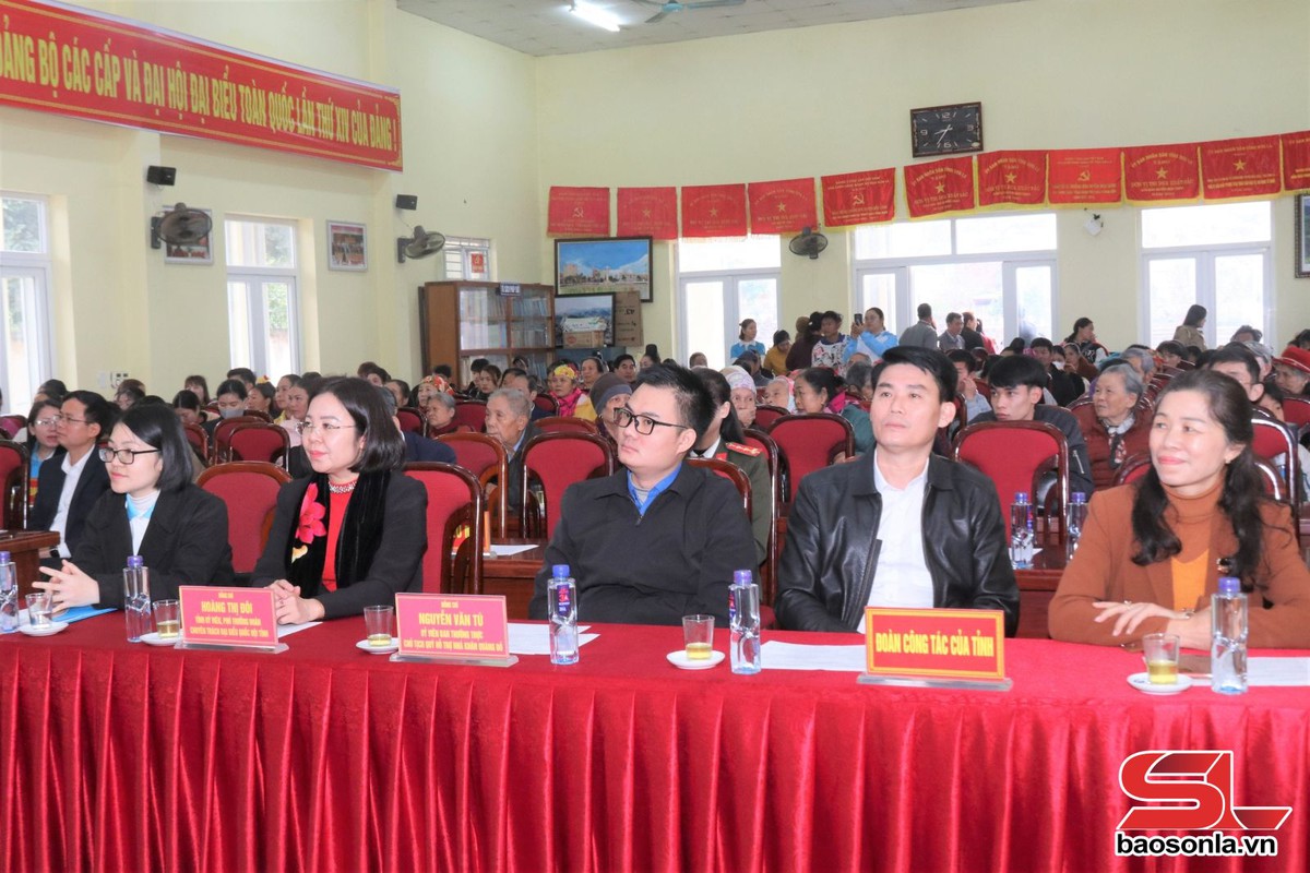 Hội LHPN tỉnh Sơn La mang Tết ấm về với phụ nữ biên cương Chiềng Sơn- Ảnh 1.