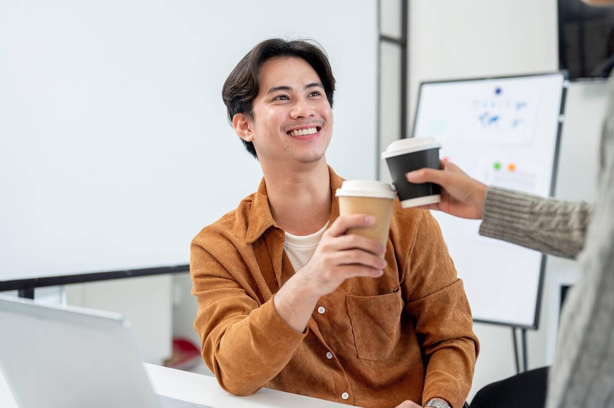 Hội công sở và trăm sắc thái "đón Tết" chốn văn phòng- Ảnh 3. Hội công sở và trăm sắc thái "đón Tết" chốn văn phòng- Ảnh 3.