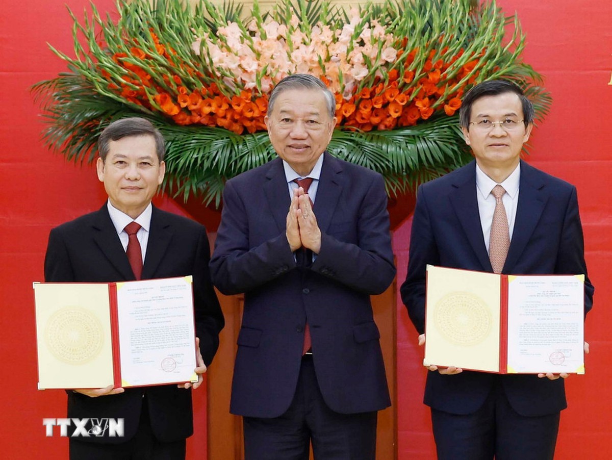 Tổng Bí thư Tô Lâm trao Quyết định của Bộ Chính trị phân công, bổ nhiệm cán bộ- Ảnh 1.