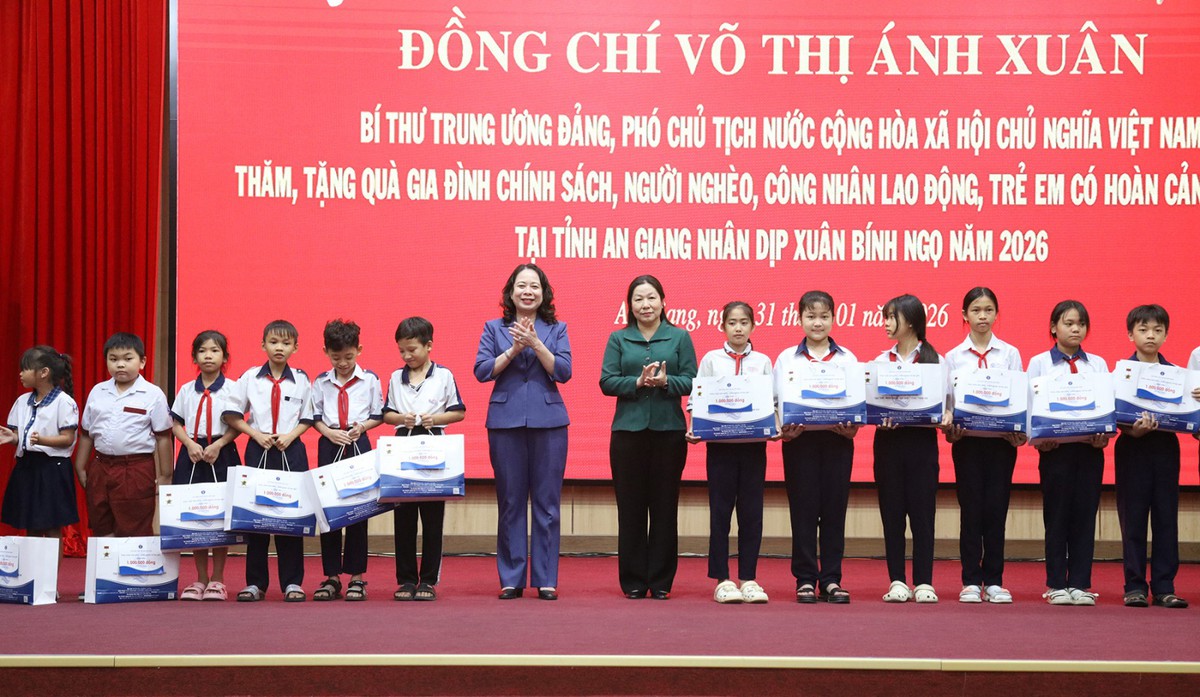 Phó Chủ tịch nước Võ Thị Ánh Xuân thăm, tặng quà và chúc Tết tại An Giang- Ảnh 3.