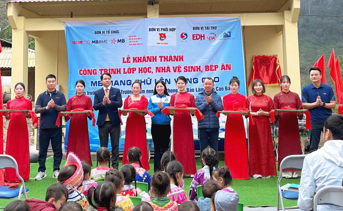 Xuân yêu thương đến với trẻ em vùng cao Lạng Sơn, Cao Bằng- Ảnh 8. Xuân yêu thương đến với trẻ em vùng cao Lạng Sơn, Cao Bằng- Ảnh 8.