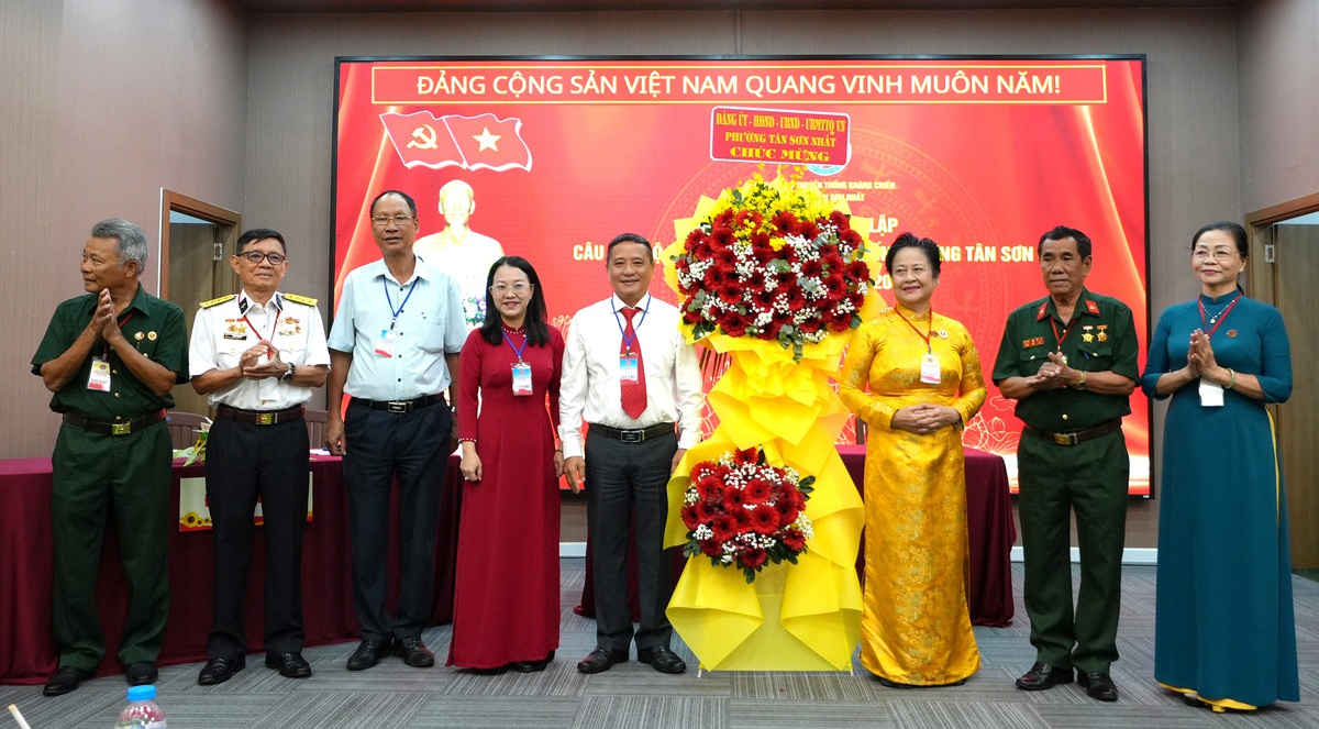 TPHCM: Ấm tình đồng đội tại CLB Truyền thống kháng chiến phường Tân Sơn Nhất- Ảnh 1.