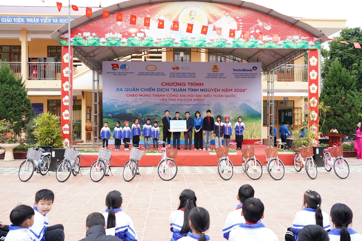 Xuân yêu thương đến với trẻ em vùng cao Lạng Sơn, Cao Bằng- Ảnh 3. Xuân yêu thương đến với trẻ em vùng cao Lạng Sơn, Cao Bằng- Ảnh 3.
