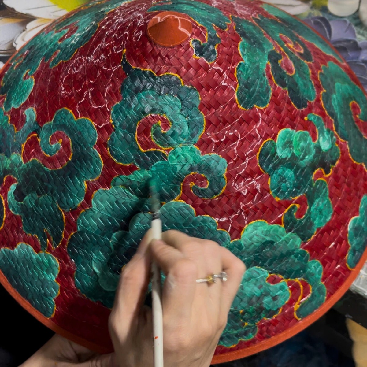 Những biến tấu độc, lạ từ chất liệu cỏ bàng trong thủ công- Ảnh 3.