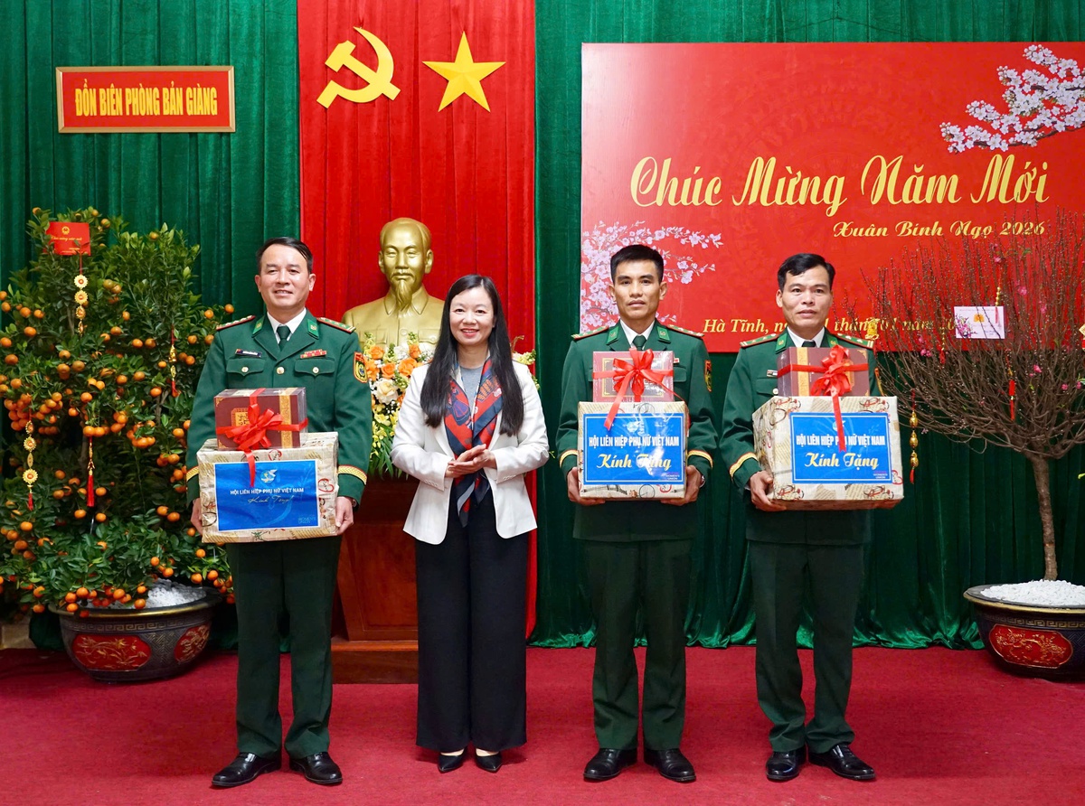 Trung ương Hội LHPN Việt Nam mang "Tết yêu thương" đến với người dân biên giới Hà Tĩnh- Ảnh 4. Trung ương Hội LHPN Việt Nam mang "Tết yêu thương" đến với người dân biên giới Hà Tĩnh- Ảnh 4.