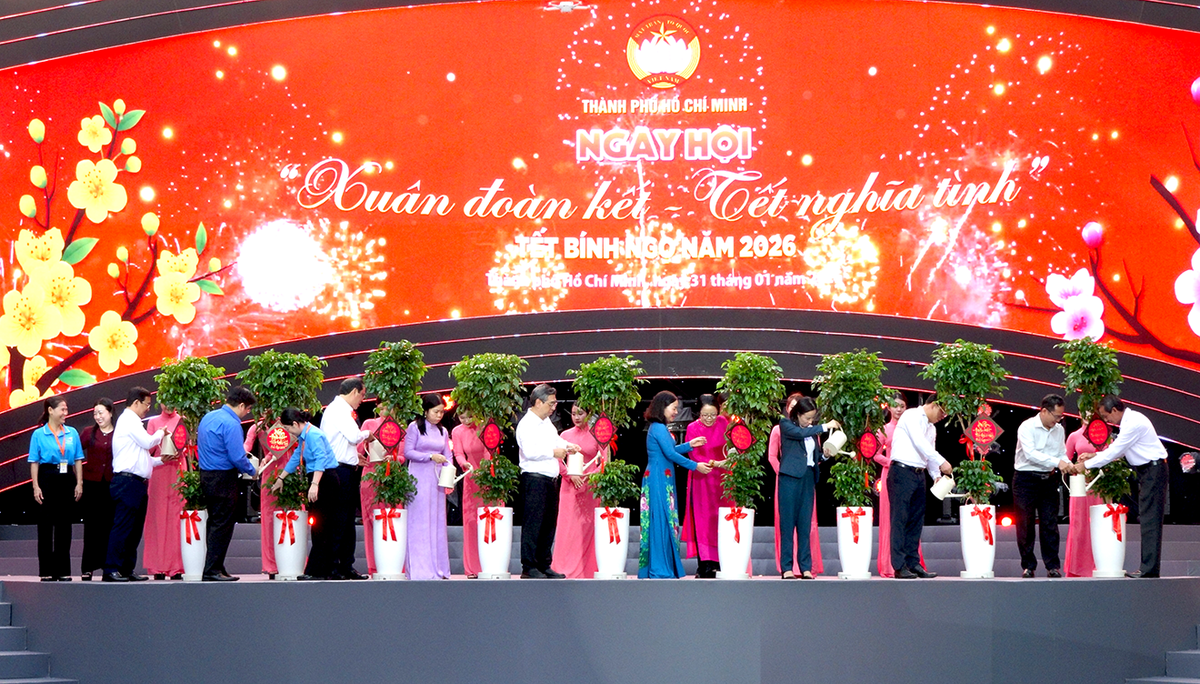 TPHCM sôi nổi ngày hội "Xuân đoàn kết - Tết nghĩa tình" và đêm nhạc mừng Đảng, mừng Xuân Bính Ngọ- Ảnh 5.