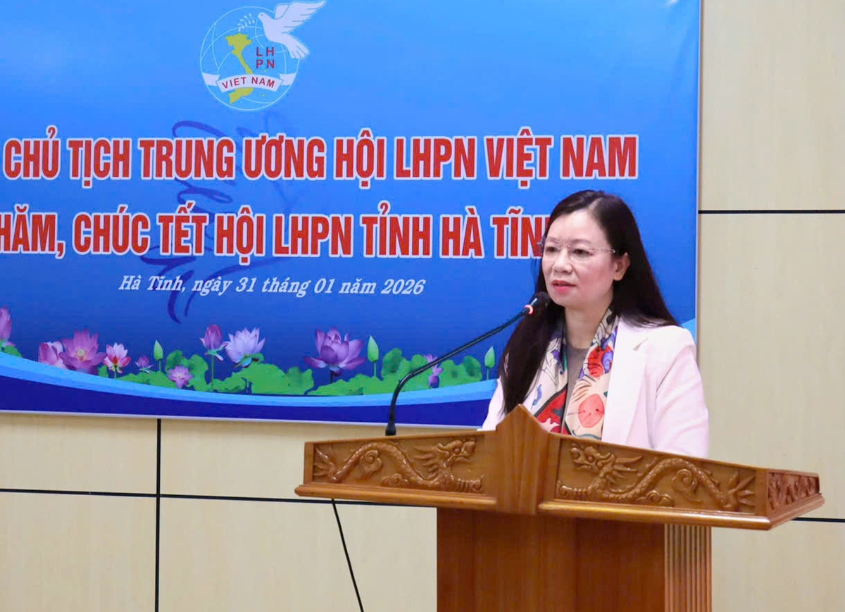 Phó Chủ tịch Hội LHPN Việt Nam thăm hỏi, tặng quà Tết Mẹ Việt Nam Anh hùng ở Hà Tĩnh- Ảnh 1.
