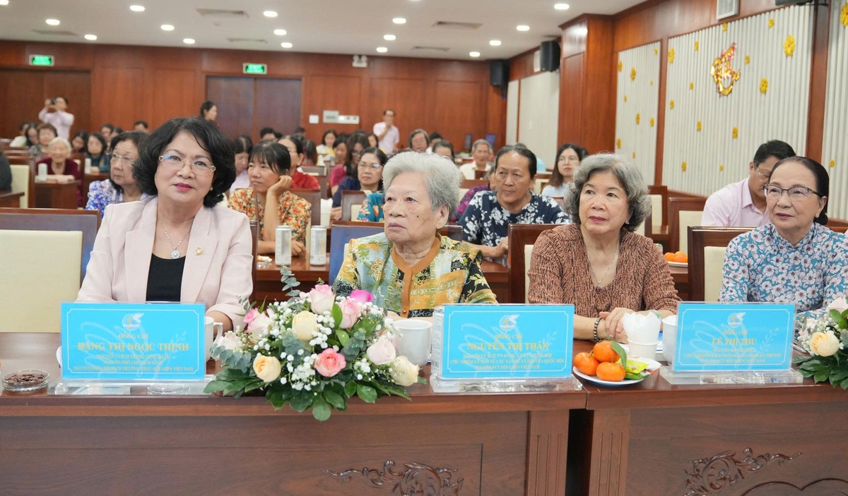 Trung ương Hội LHPN Việt Nam gặp mặt cán bộ hưu trí phía Nam nhân dịp Tết Bính Ngọ 2026- Ảnh 2.
