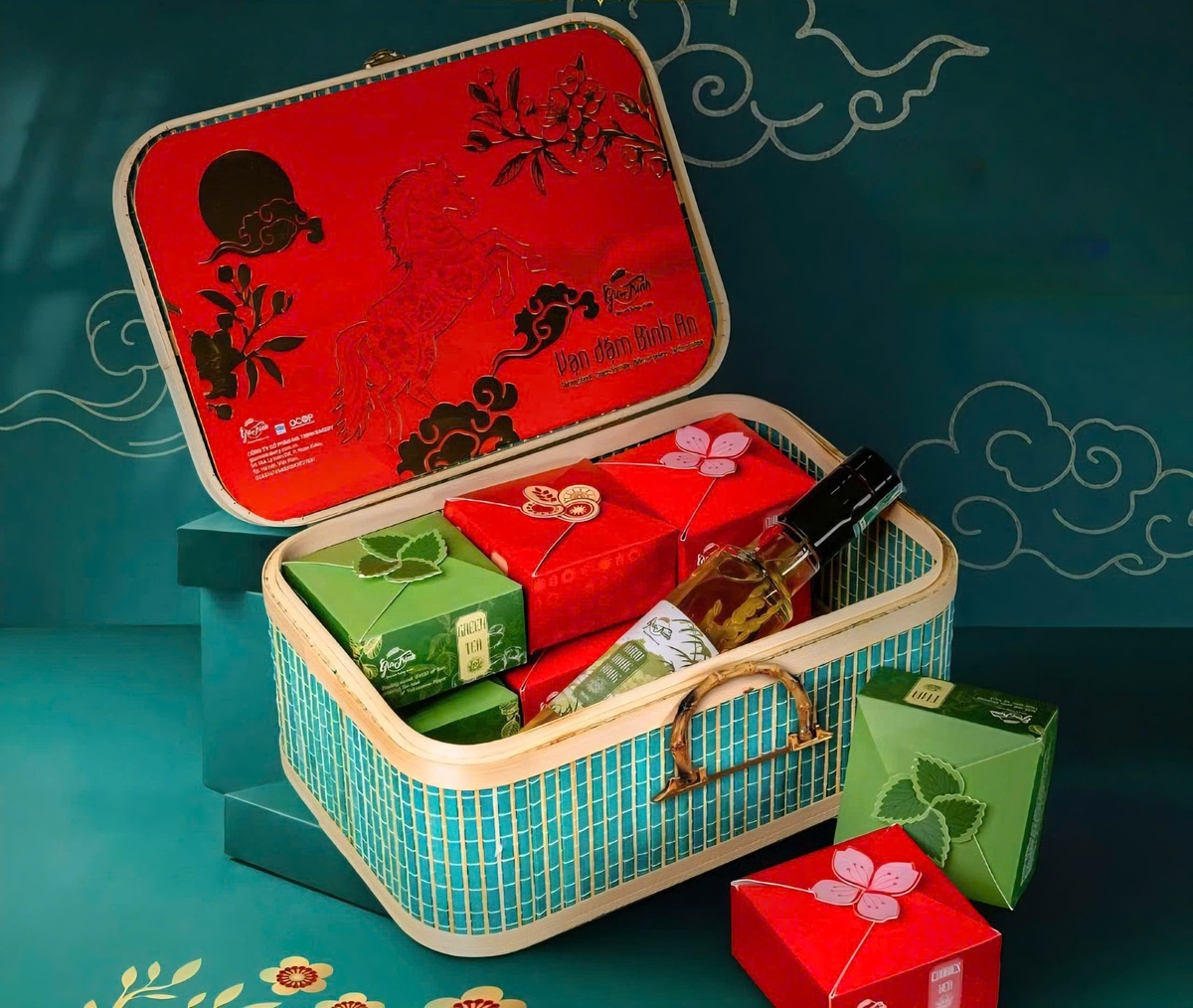 Mùa quà Tết 2026: Nữ doanh nhân kể chuyện quê hương trên từng giỏ quà- Ảnh 3. Mùa quà Tết 2026: Nữ doanh nhân kể chuyện quê hương trên từng giỏ quà- Ảnh 3.