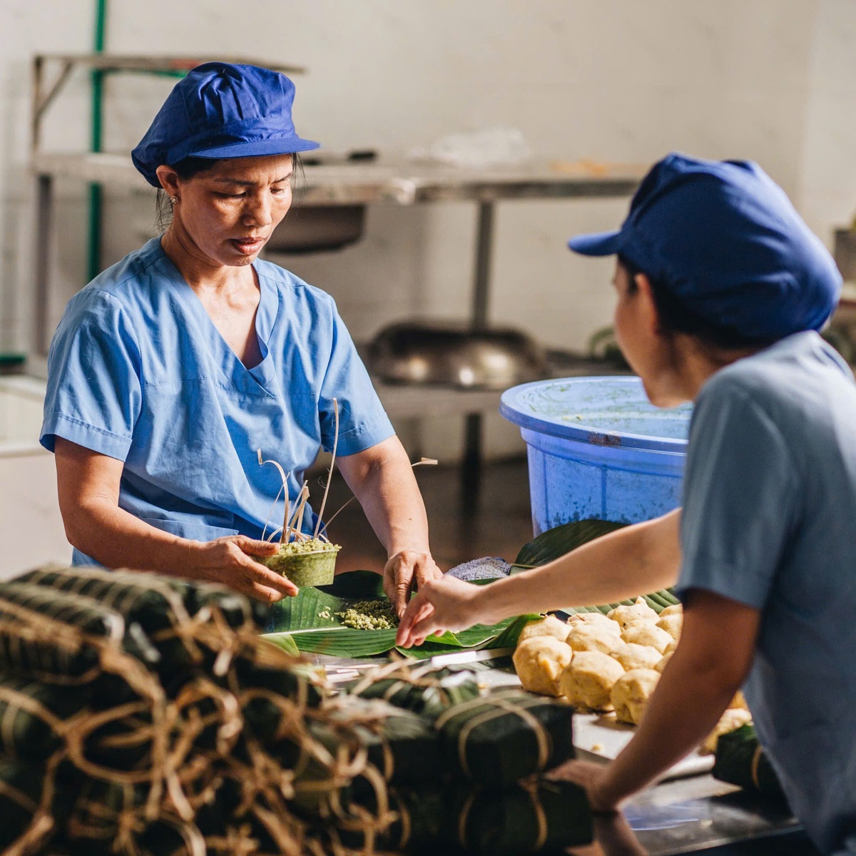 Mùa quà Tết 2026: Nữ doanh nhân kể chuyện quê hương trên từng giỏ quà- Ảnh 2. Mùa quà Tết 2026: Nữ doanh nhân kể chuyện quê hương trên từng giỏ quà- Ảnh 2.