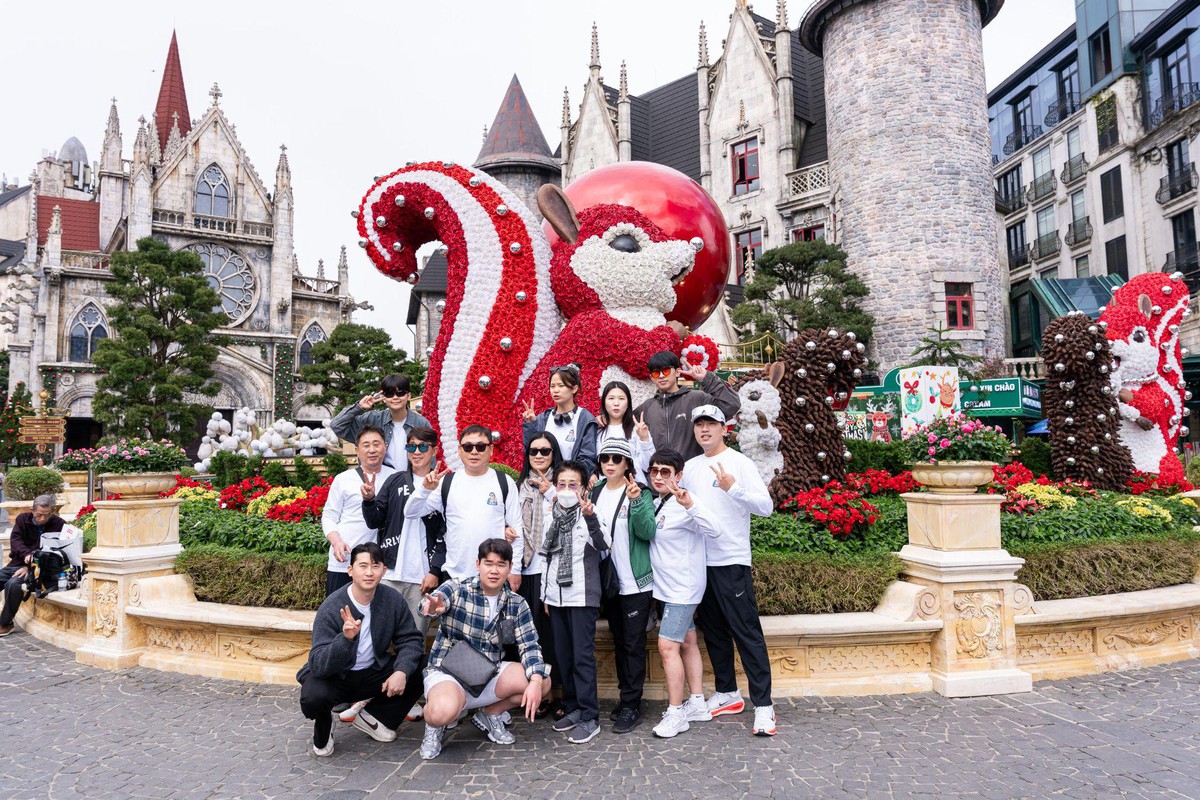 Hàng nghìn du khách đến Bà Nà đón năm mới 2026- Ảnh 2.