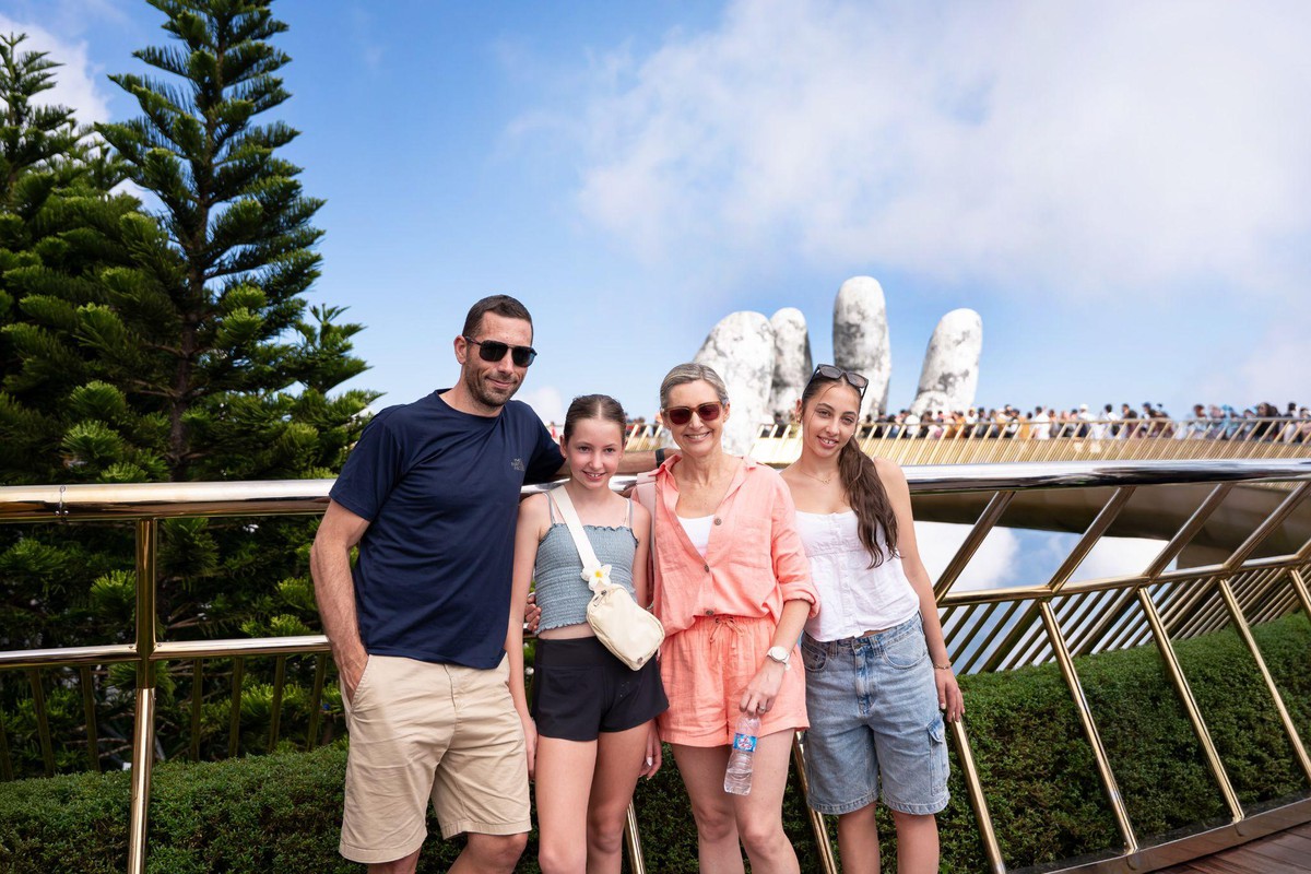 Hàng nghìn du khách đến Bà Nà đón năm mới 2026- Ảnh 7.