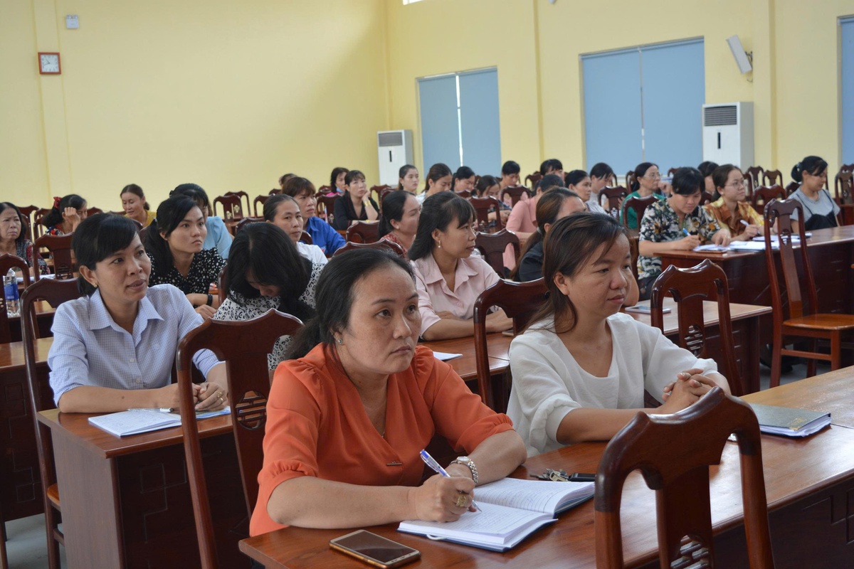 Các đại biểu tham dự Hội nghị tập huấn kỹ năng cho nữ ứng cử viên tham gia ứng cử đại biểu HĐND nhiệm kỳ 2021-2026 Ảnh: Phương Cảnh Các đại biểu tham dự Hội nghị tập huấn kỹ năng cho nữ ứng cử viên tham gia ứng cử đại biểu HĐND nhiệm kỳ 2021-2026 Ảnh: Phương Cảnh