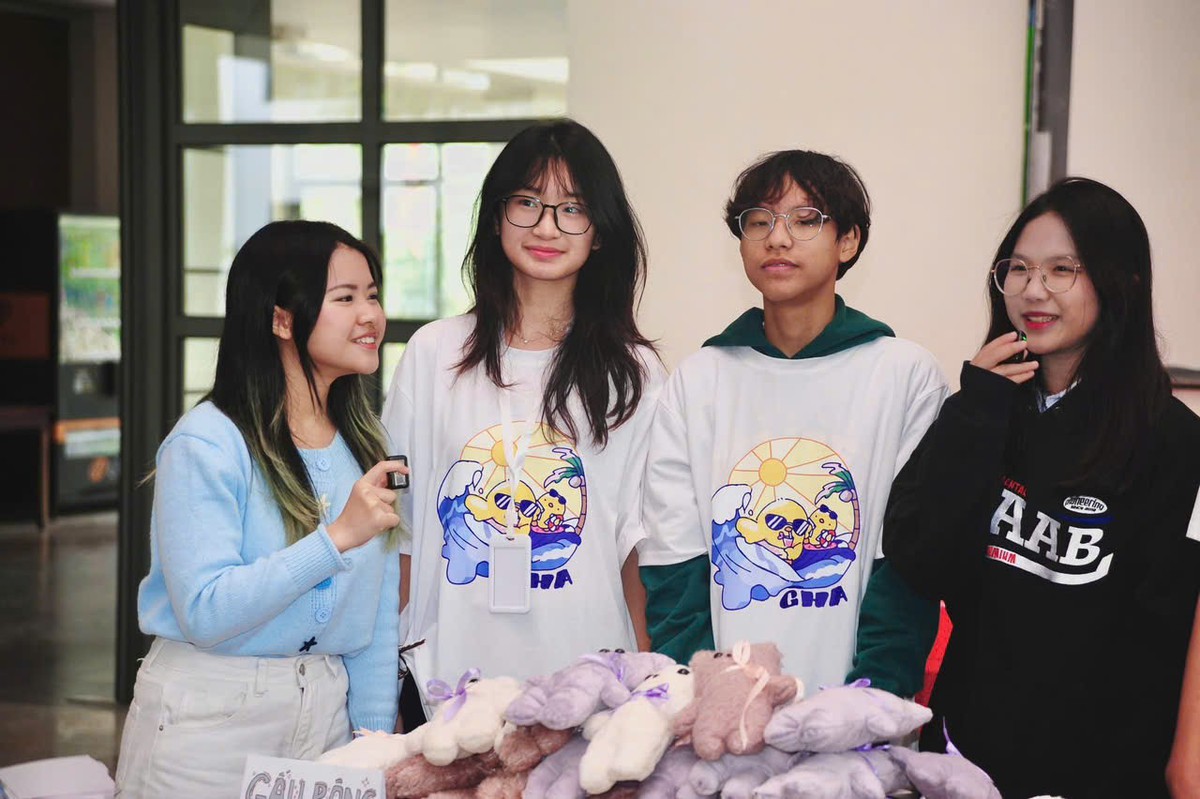 8-9/1: Ngày đổi giấy bảo vệ môi trường tại trường THPT chuyên Hà Nội - Amsterdam- Ảnh 1.