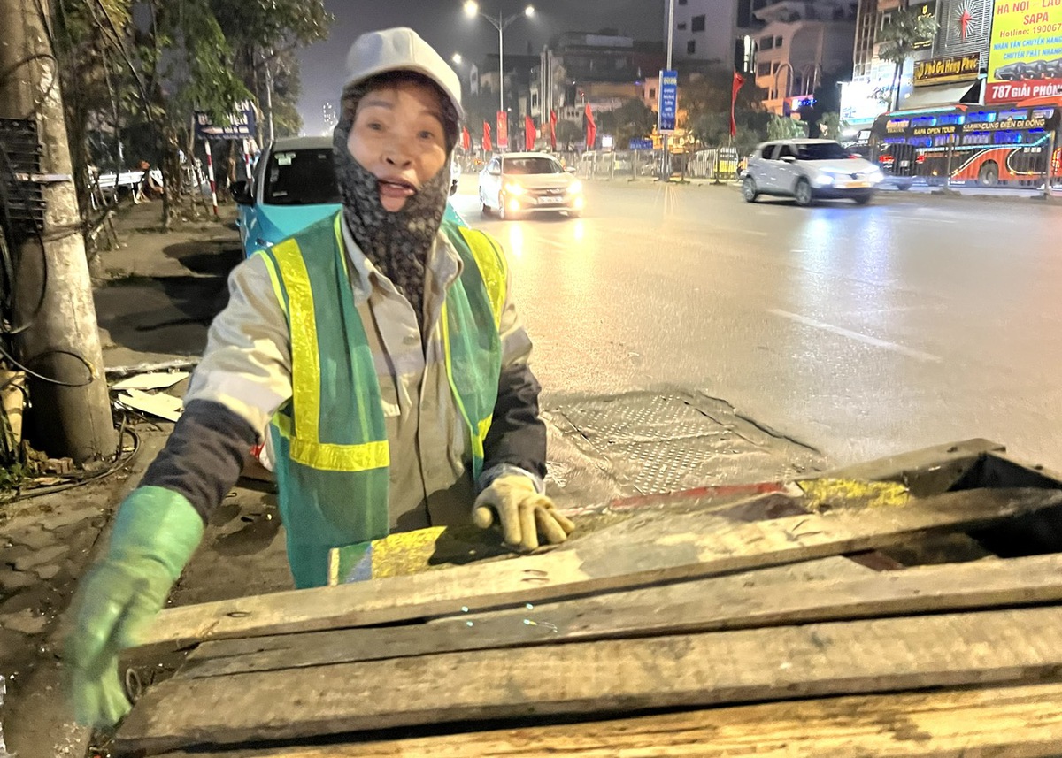 Gồng mình mưu sinh trong đêm lạnh- Ảnh 1. Gồng mình mưu sinh trong đêm lạnh- Ảnh 1.